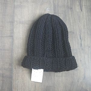 NEW WITH TAGS FREE PEOPLE BOHO BLACK HAND KNIT HAT WOMANS 1SZ